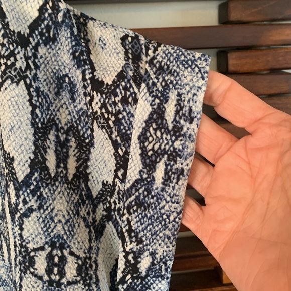 Code Bleu top - Picture 4 of 7